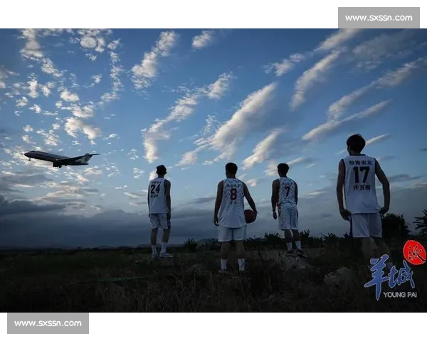 灯光下的呐喊与汗水交织成一场热血沸腾的篮球比赛画卷青春与梦想