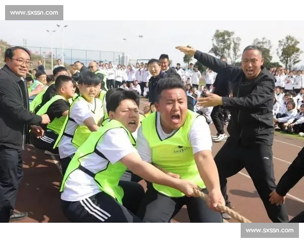 一次拔河比赛中的团结与奋斗精神展现